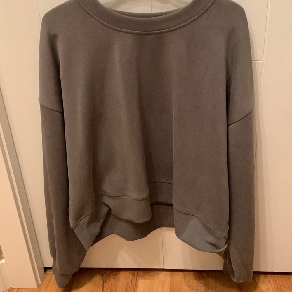 cropped style sweatshirt